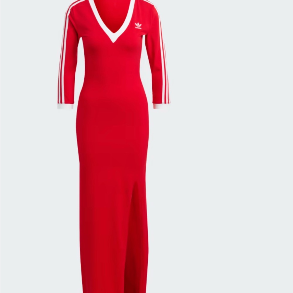 SPORTY MAXI DRESS WITH ARCHIVAL DESIGN.